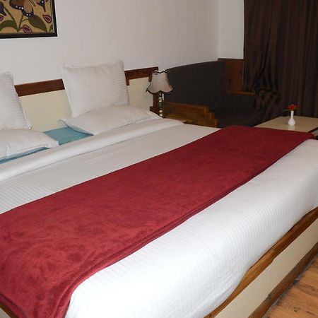 Standard Hotel And Resturant Srīnagar Zewnętrze zdjęcie