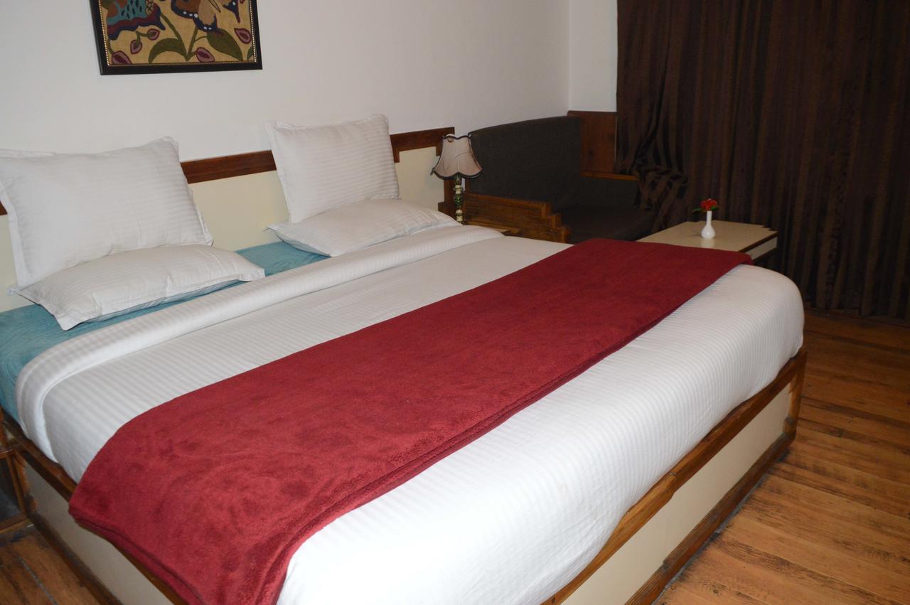 Standard Hotel And Resturant Srīnagar Zewnętrze zdjęcie