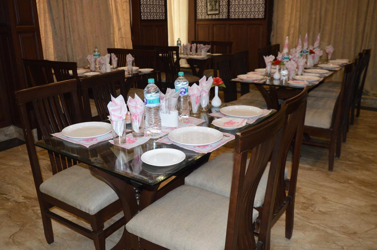 Standard Hotel And Resturant Srīnagar Zewnętrze zdjęcie