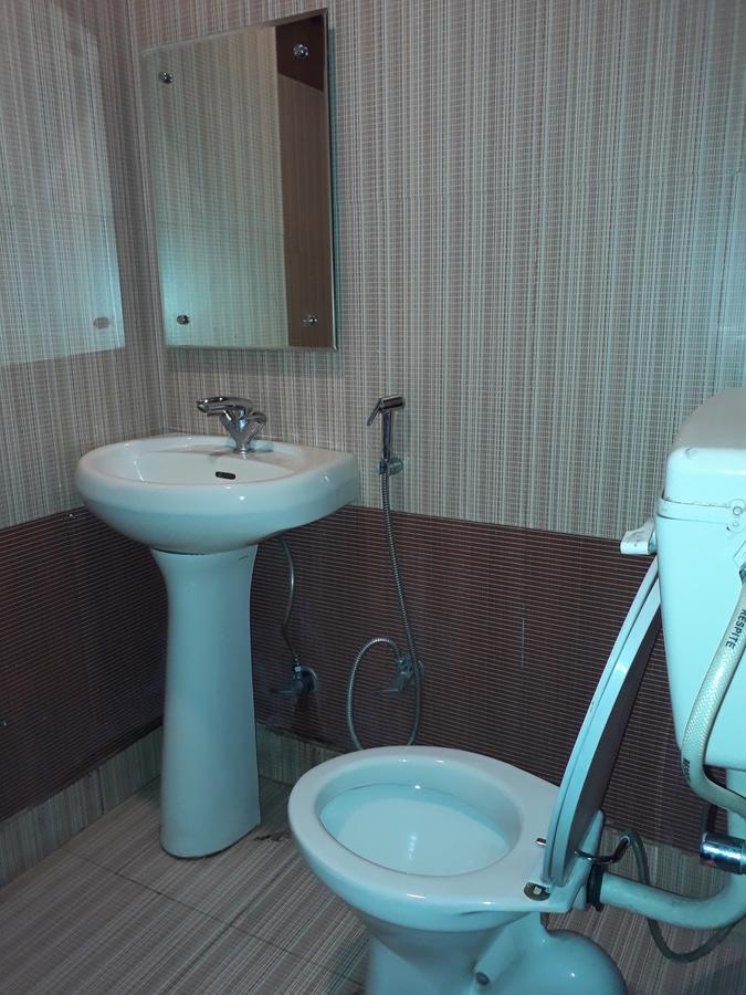 Standard Hotel And Resturant Srīnagar Zewnętrze zdjęcie