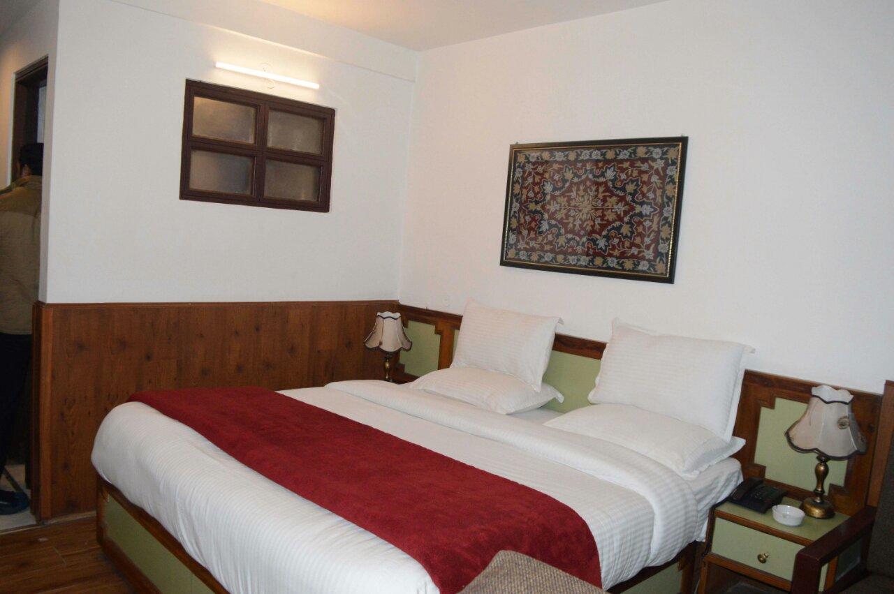 Standard Hotel And Resturant Srīnagar Zewnętrze zdjęcie