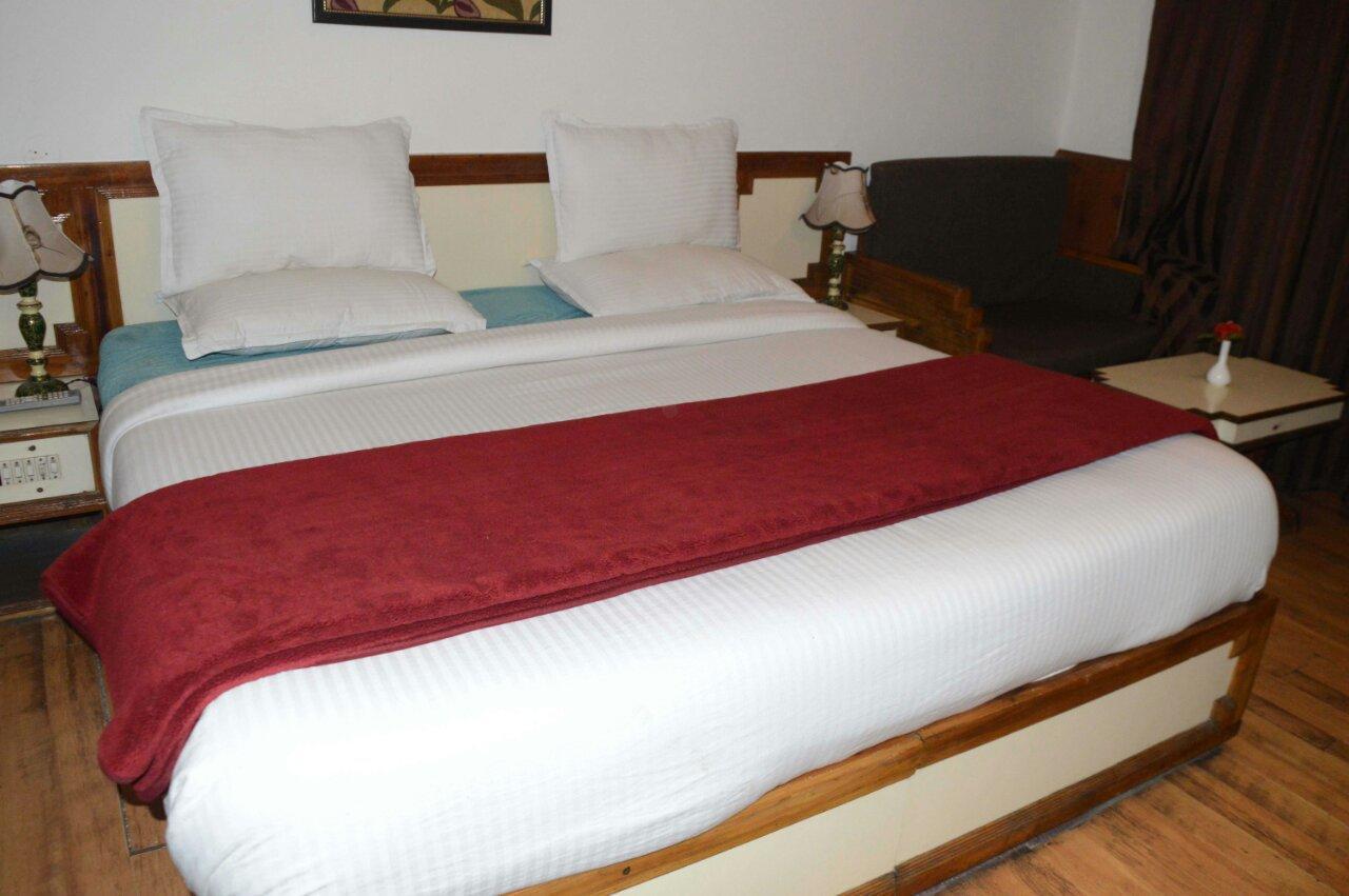 Standard Hotel And Resturant Srīnagar Zewnętrze zdjęcie