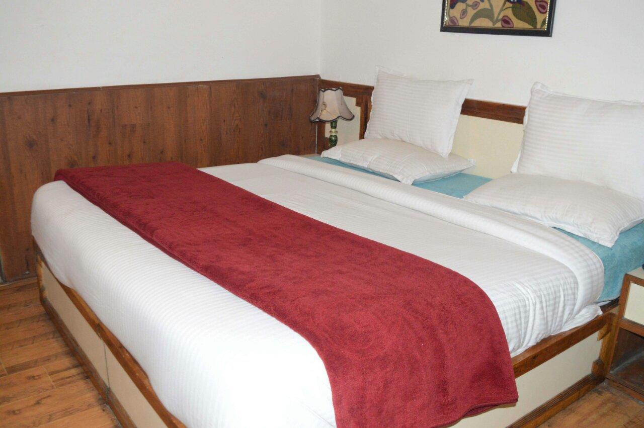Standard Hotel And Resturant Srīnagar Zewnętrze zdjęcie