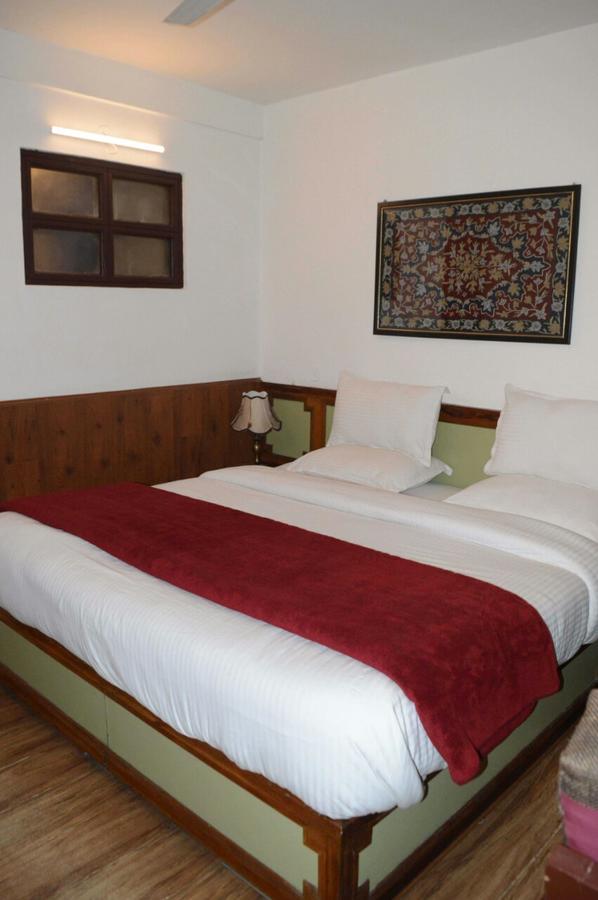 Standard Hotel And Resturant Srīnagar Zewnętrze zdjęcie