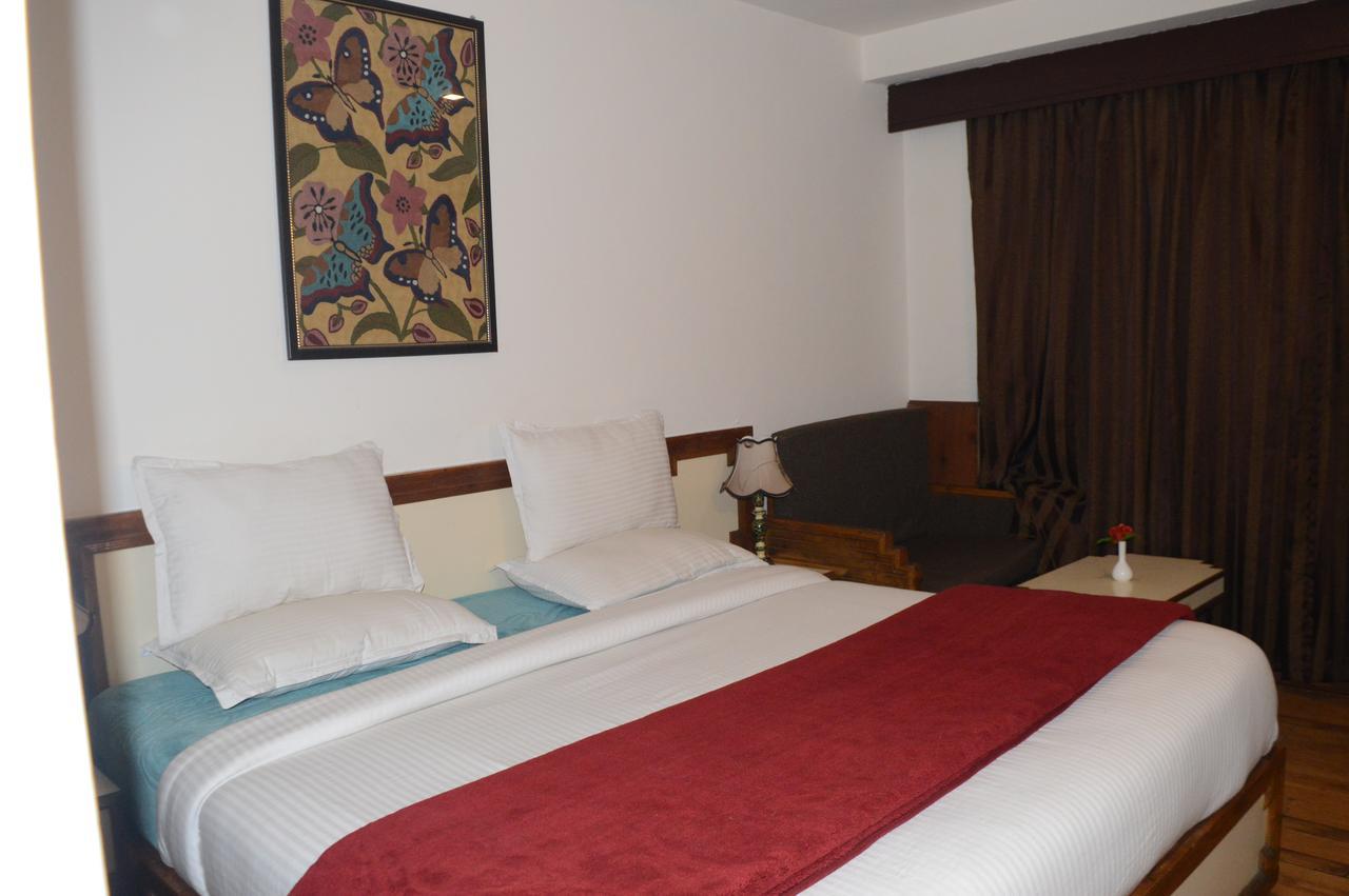 Standard Hotel And Resturant Srīnagar Zewnętrze zdjęcie
