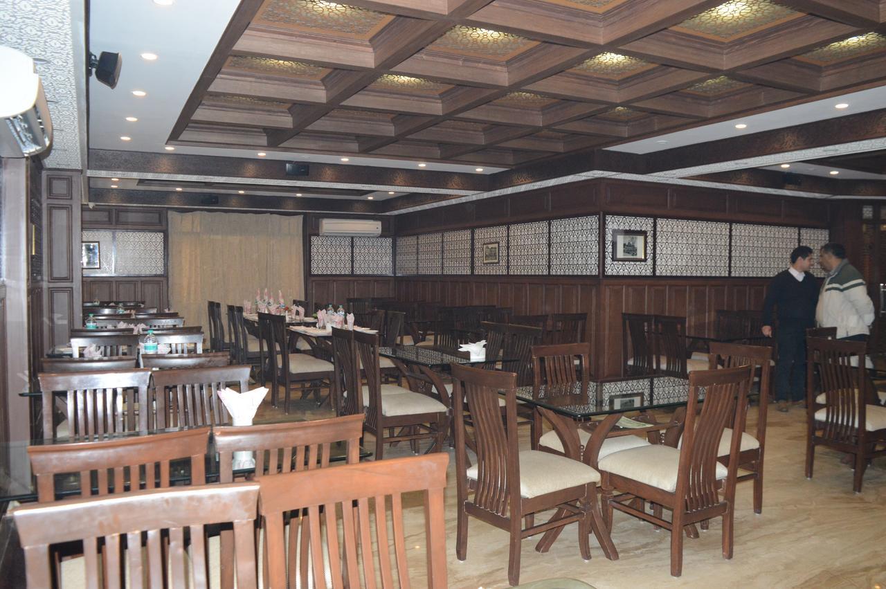 Standard Hotel And Resturant Srīnagar Zewnętrze zdjęcie