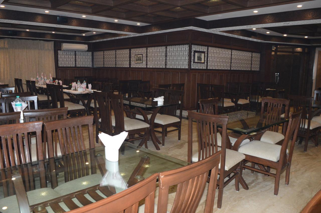 Standard Hotel And Resturant Srīnagar Zewnętrze zdjęcie