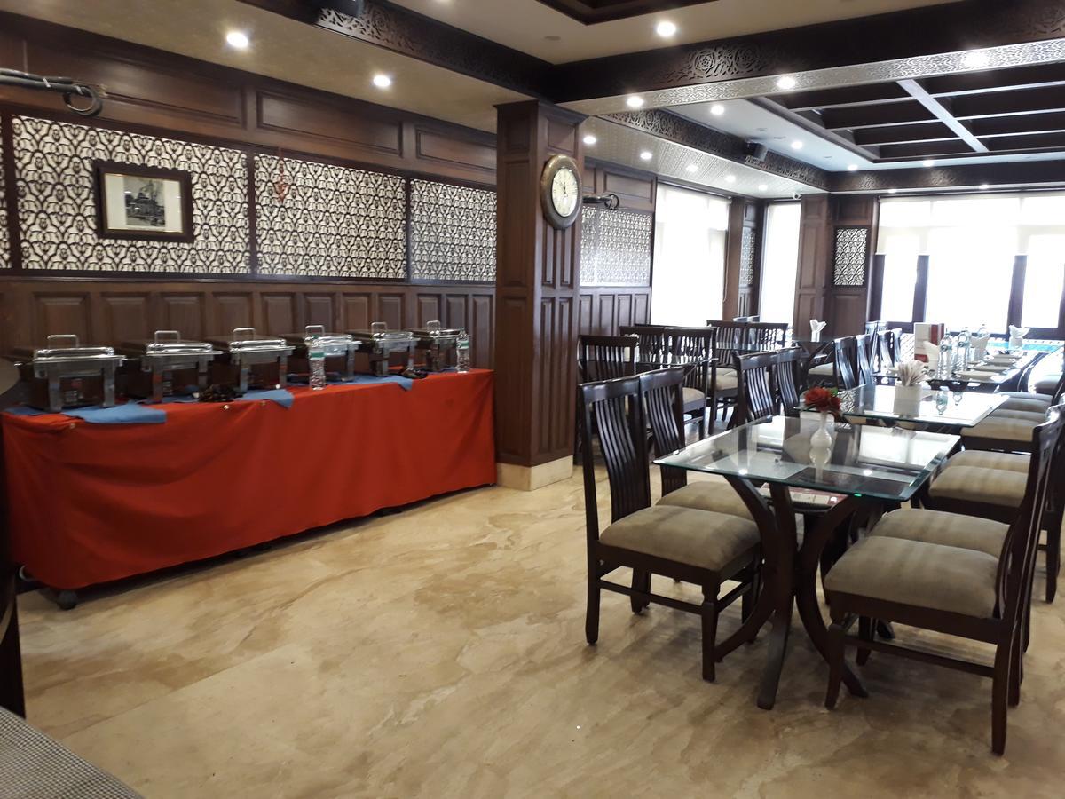 Standard Hotel And Resturant Srīnagar Zewnętrze zdjęcie