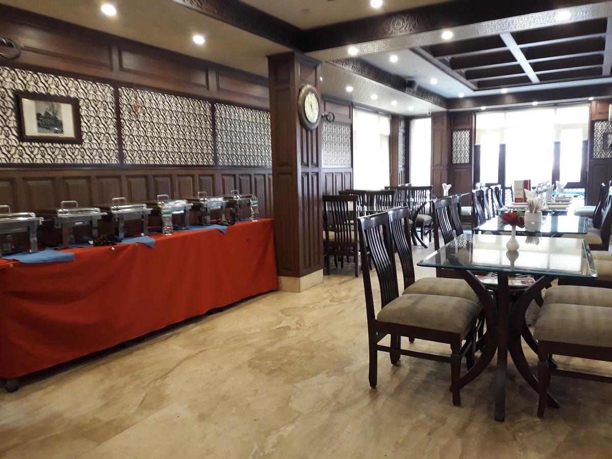 Standard Hotel And Resturant Srīnagar Zewnętrze zdjęcie